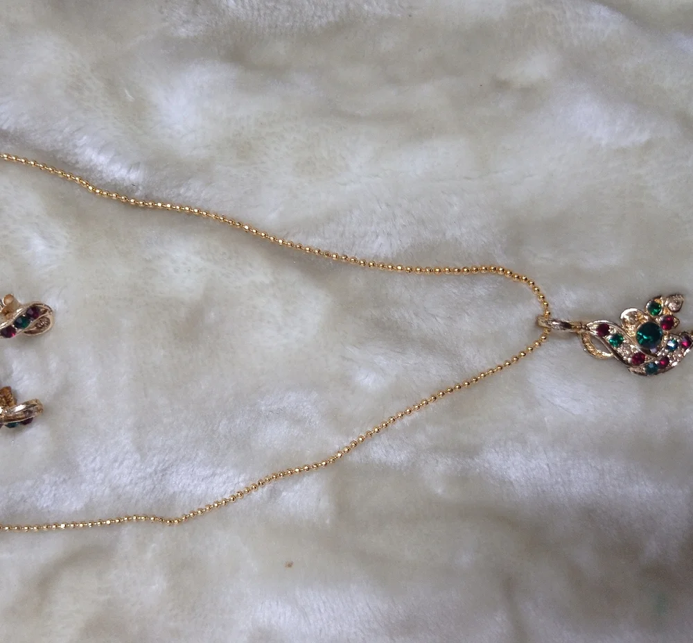 Golden Pendent Set with earrings - Picture 2 of 5